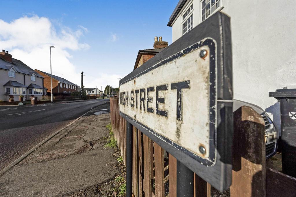 3 bedroom semidetached house for sale in High Street, Colney Heath, St. Albans, AL4