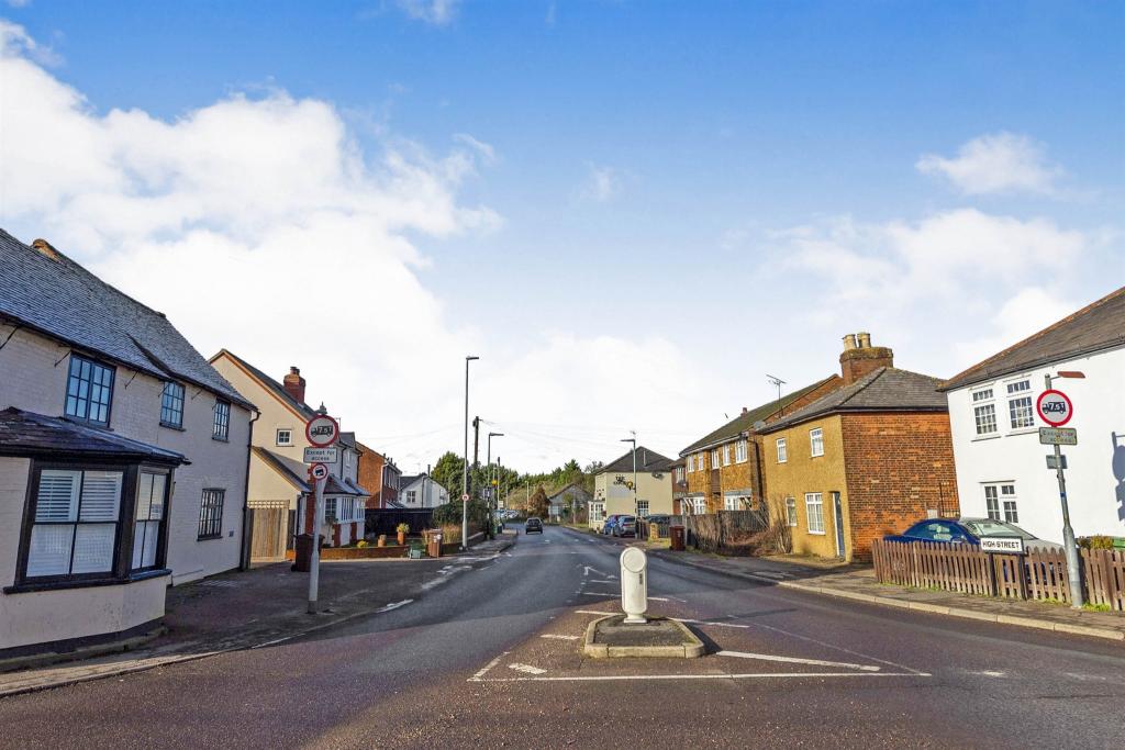 3 bedroom semidetached house for sale in High Street, Colney Heath, St. Albans, AL4