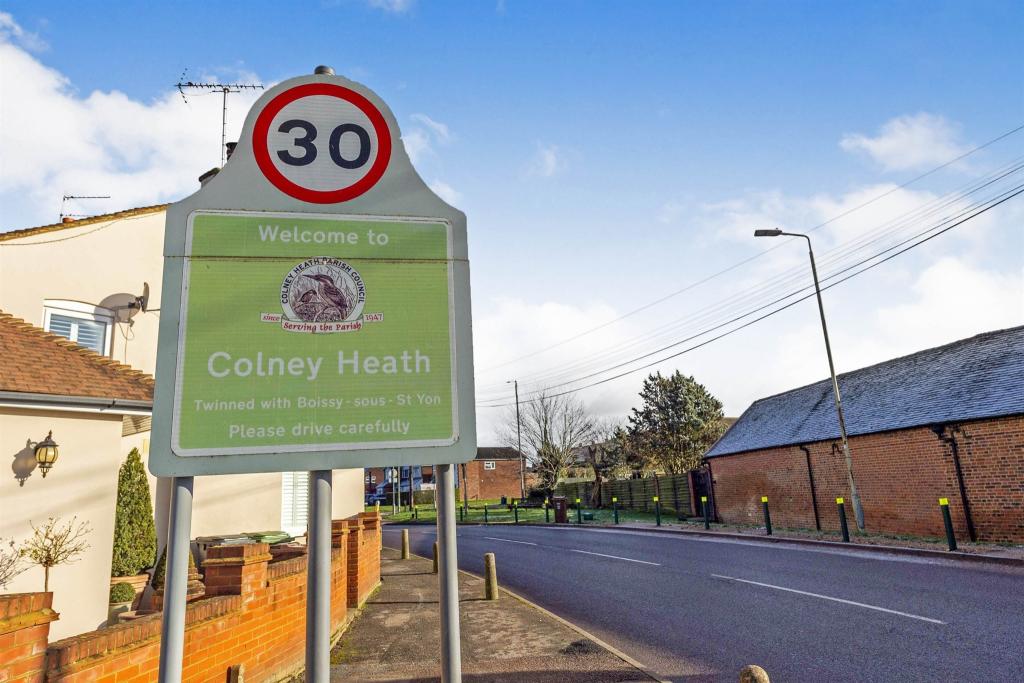 3 bedroom semidetached house for sale in High Street, Colney Heath, St. Albans, AL4