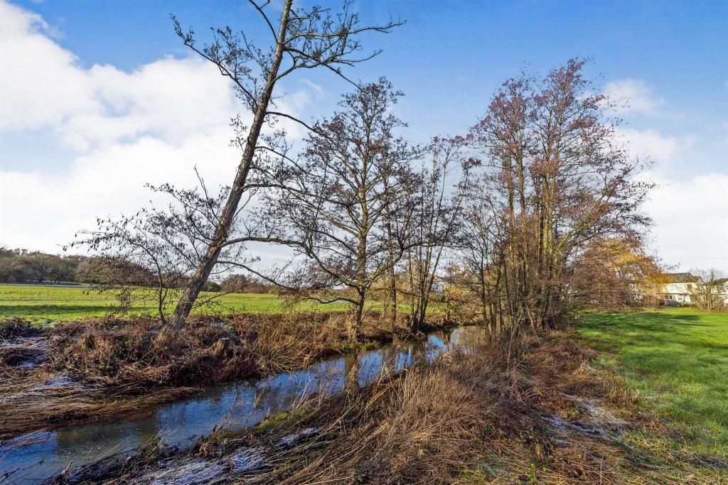 3 bedroom semidetached house for sale in High Street, Colney Heath, St. Albans, AL4