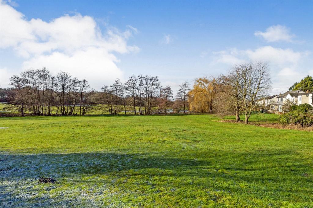 3 bedroom semidetached house for sale in High Street, Colney Heath, St. Albans, AL4