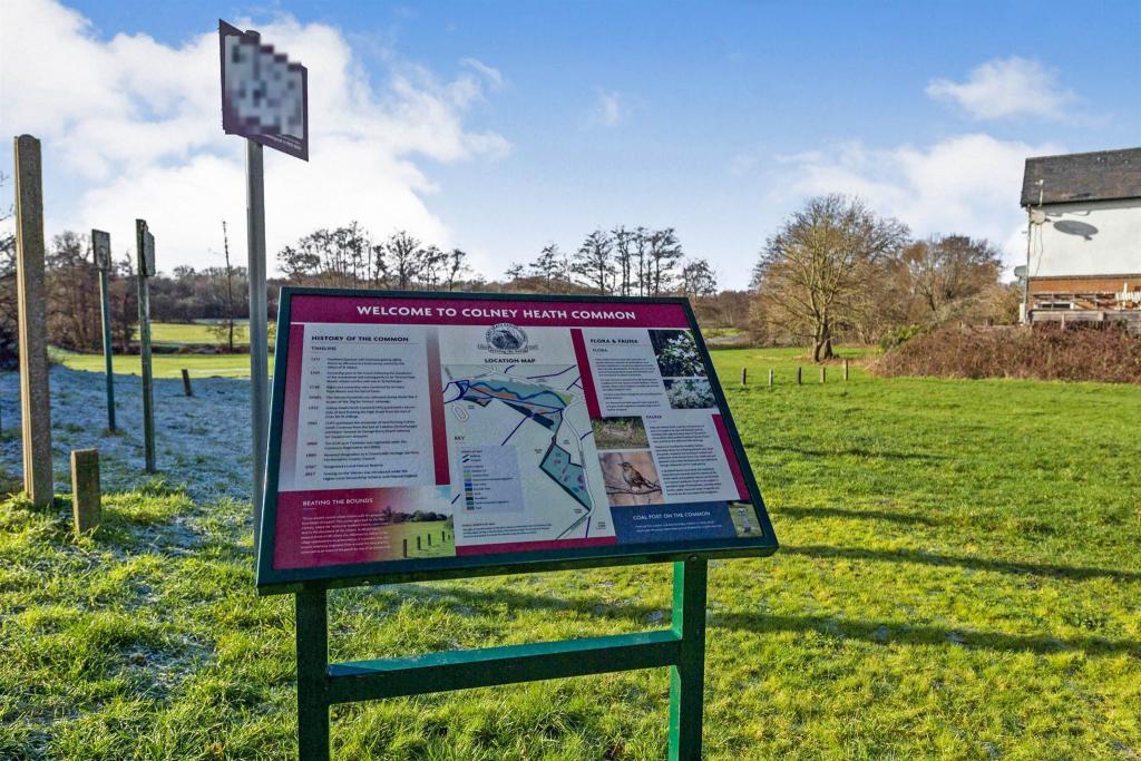 3 bedroom semidetached house for sale in High Street, Colney Heath, St. Albans, AL4