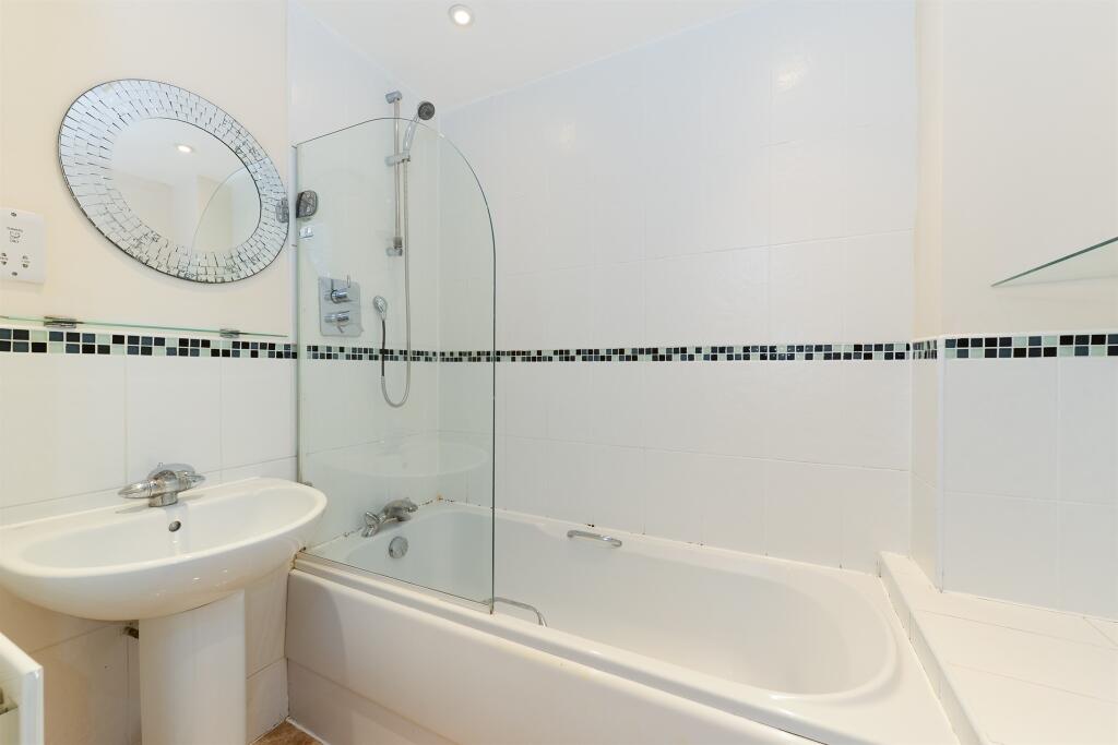 Additional property image - The Runway, Hatfield
