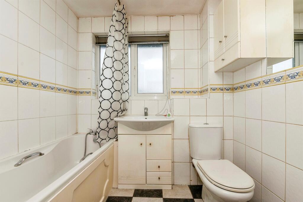 Additional property image - Grove Place, North Mymms, Hatfield