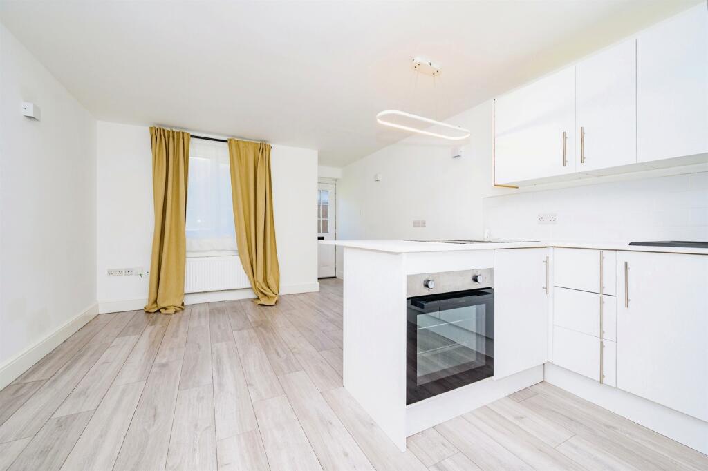 Additional property image - Kennedy Close, London Colney, St. Albans
