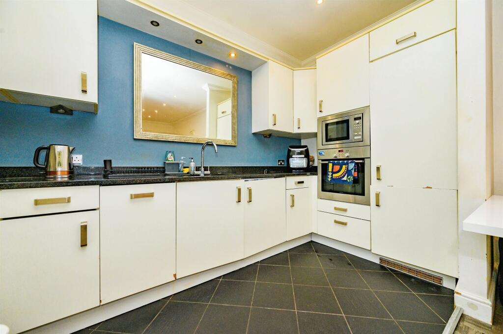 Additional property image - Highfield Lane, Tyttenhanger, St. Albans