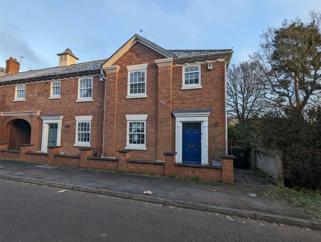 3 bedroom end of terrace house for sale in The Pingle, Quorn