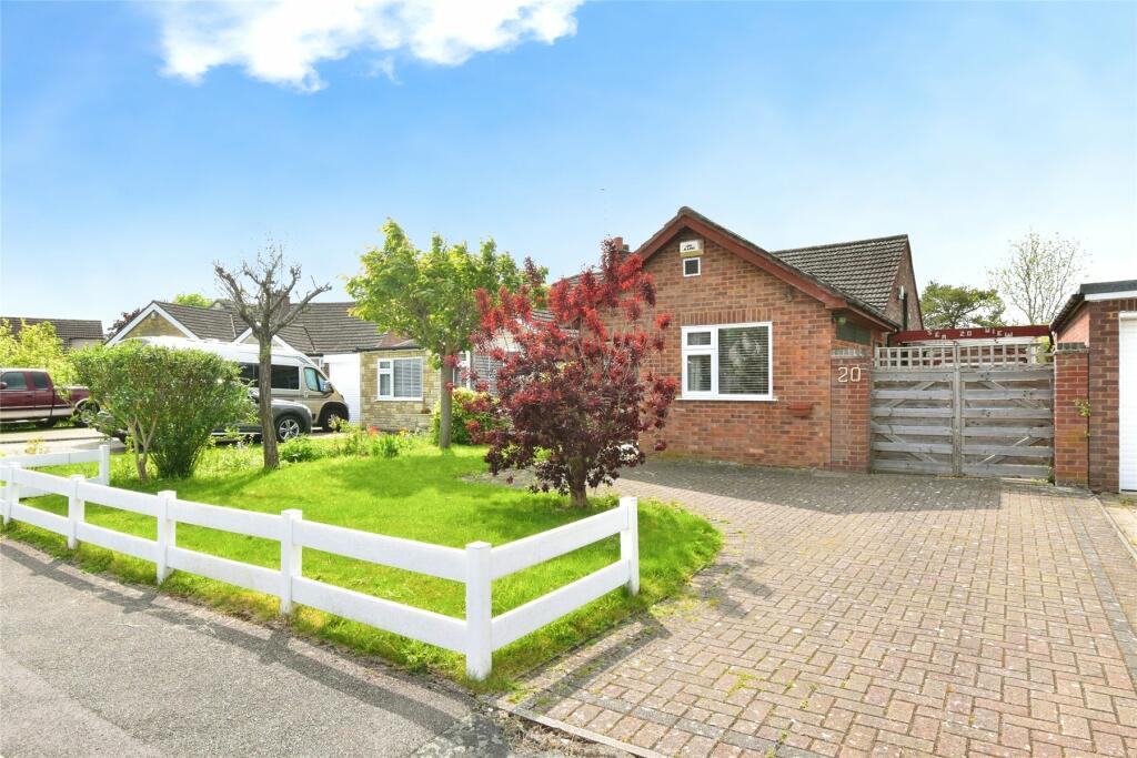 2 bedroom bungalow for sale in Highfield Road, Winslow, MK18