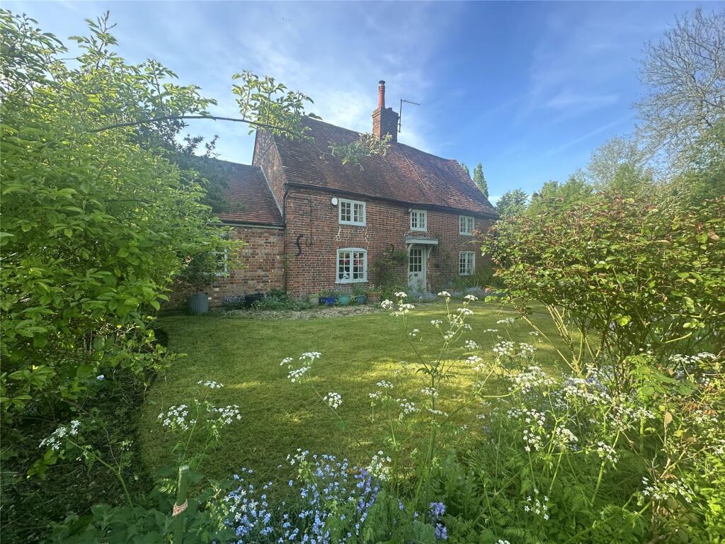 4 bedroom detached house for sale in Ledburn, Leighton Buzzard, LU7