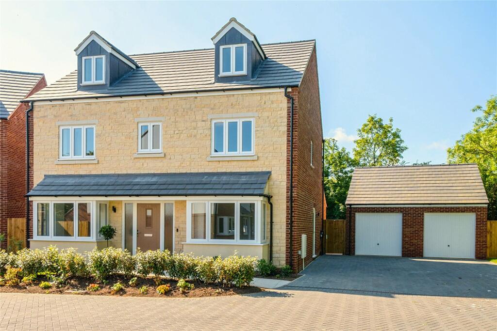 5 bedroom detached house for sale in Field Close, Tingewick, MK18