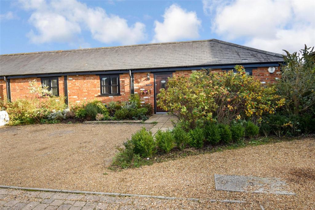 4 bedroom bungalow for sale in Claydon Hill Farm Barns, Steeple Claydon