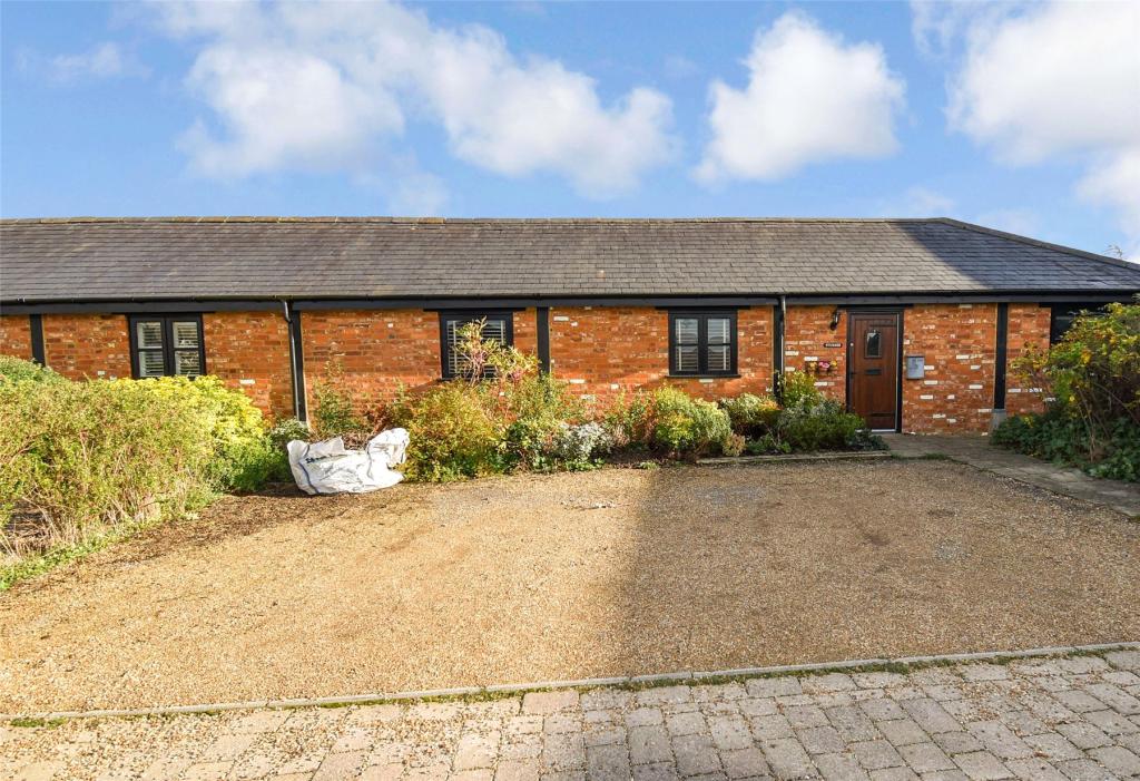 4 bedroom bungalow for sale in Claydon Hill Farm Barns, Steeple Claydon