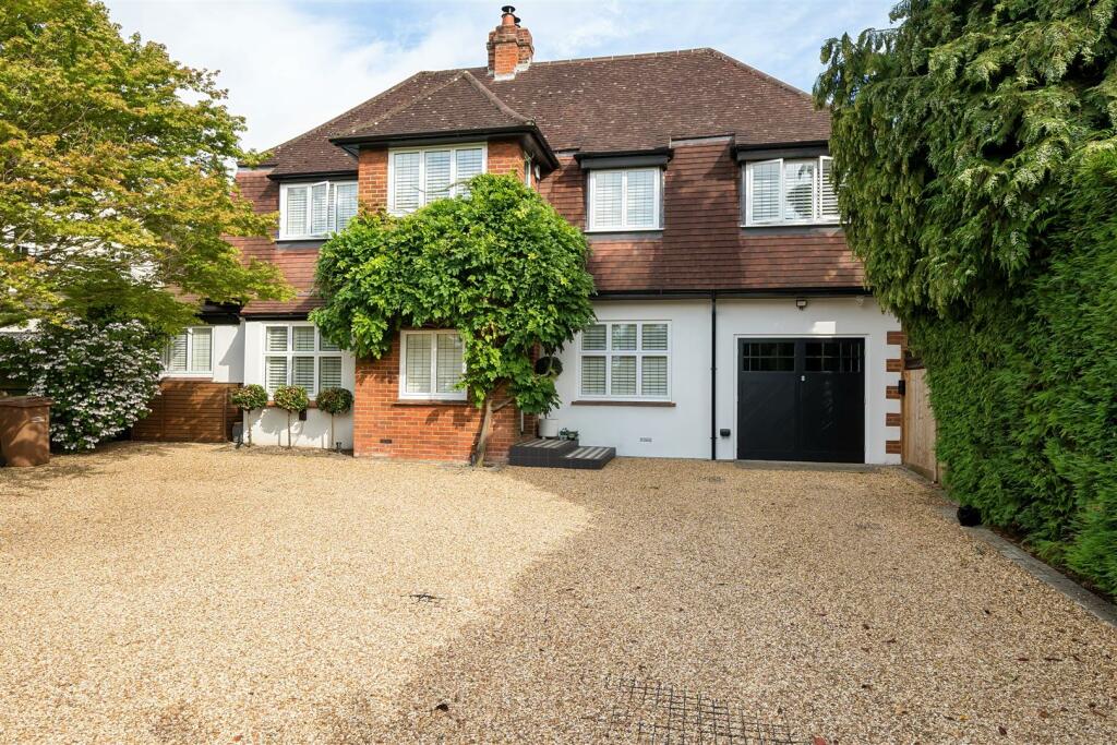 4 bedroom detached house for sale in Nork Way, Banstead, SM7