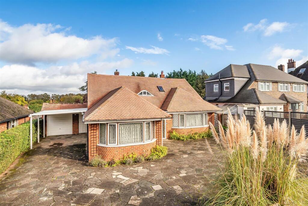 5 bedroom detached bungalow for sale in Banstead Road, Banstead, SM7