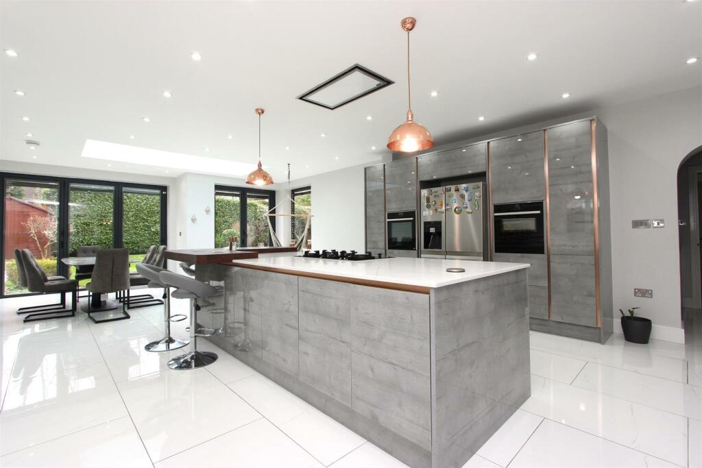 6 bedroom detached house for sale in Cheam Road, Ewell, KT17