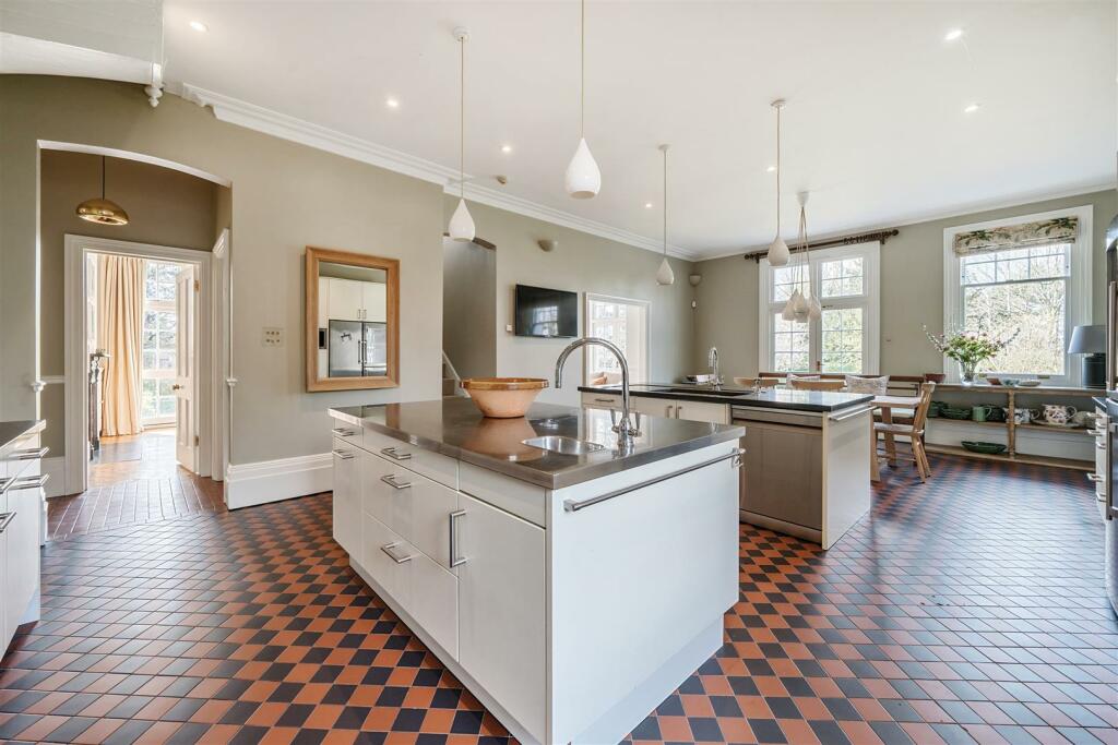 Additional property image - How Lane, Chipstead