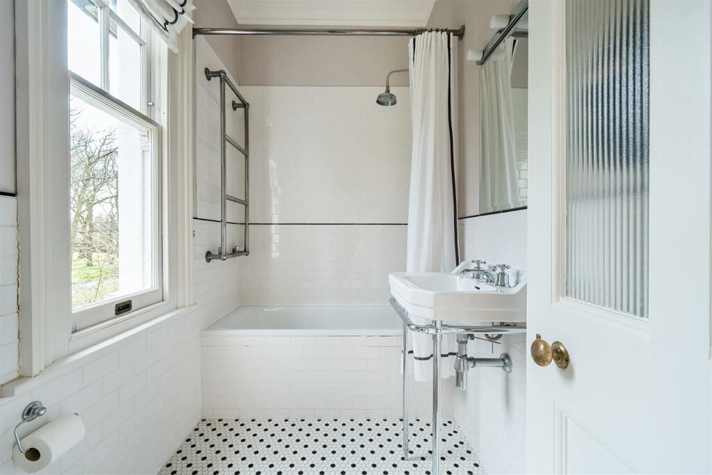 Additional property image - How Lane, Chipstead