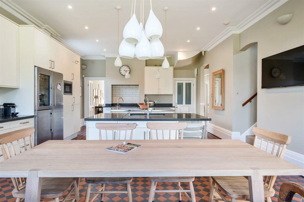 Additional property image - How Lane, Chipstead