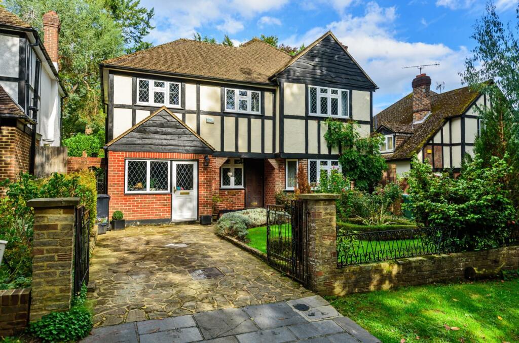 5 bedroom detached house for sale in Holly Lane East, Banstead, SM7
