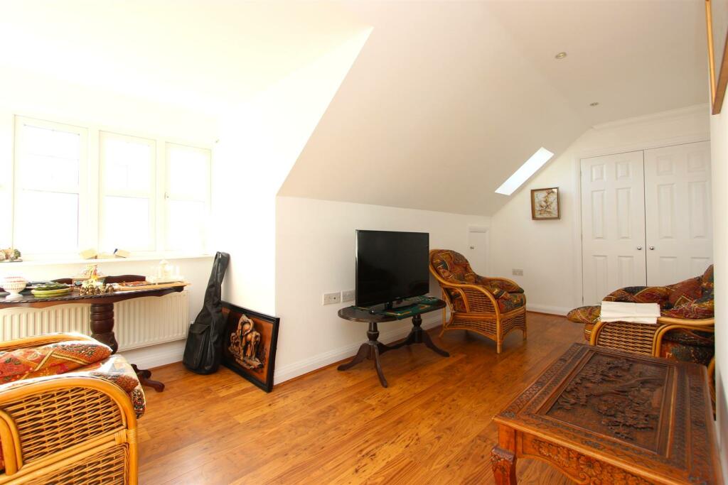 Additional property image - Water Mead, Chipstead
