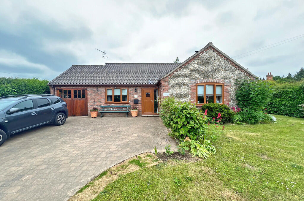 2 bedroom detached bungalow for sale in Happisburgh Road, White Horse Common, NR28