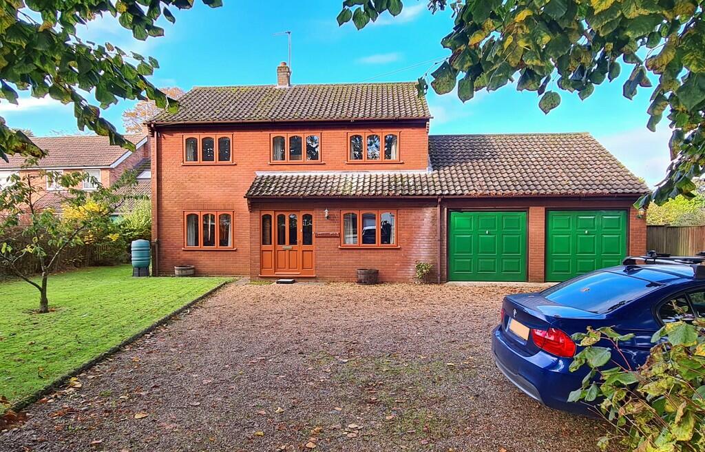 4 bedroom detached house for sale in Norwich Road, North Walsham, NR28