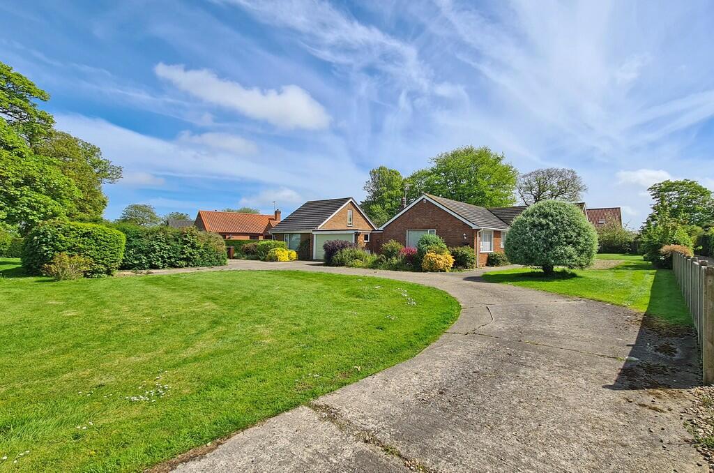 4 bedroom detached bungalow for sale in Mundesley Road, Knapton, NR28