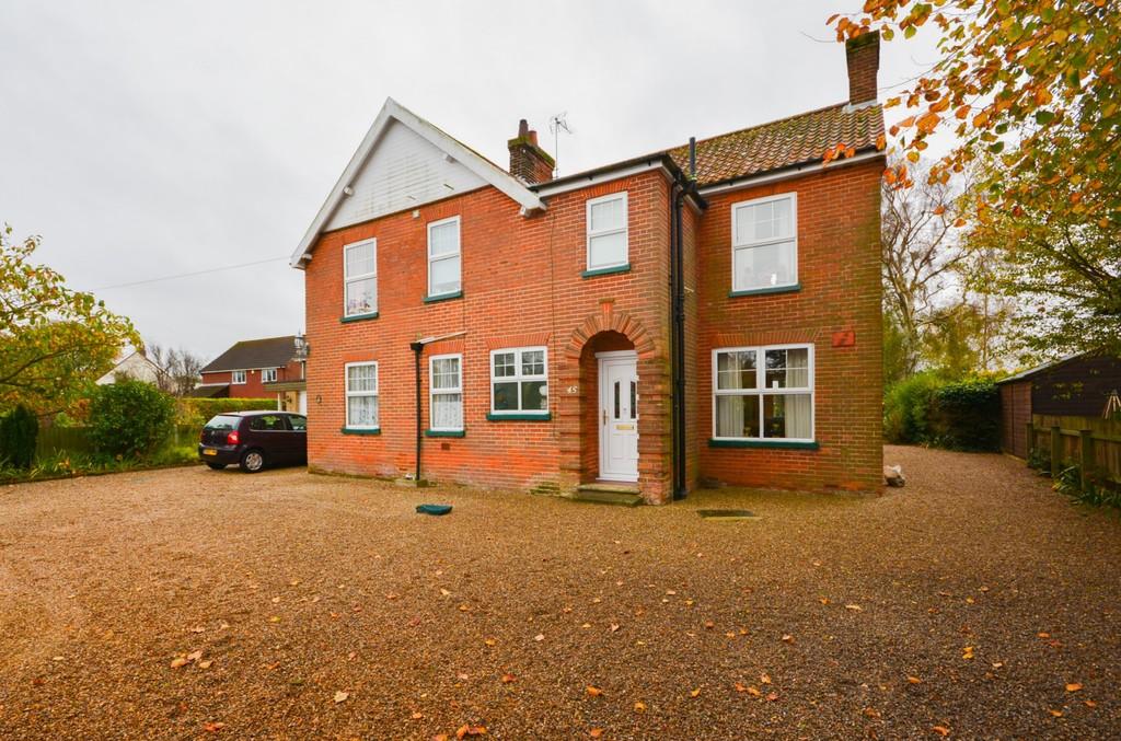4 bedroom detached house for sale in Cromer Road, North Walsham, NR28