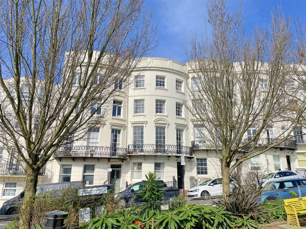 2 bedroom apartment for sale in Norfolk Square, Brighton, BN1