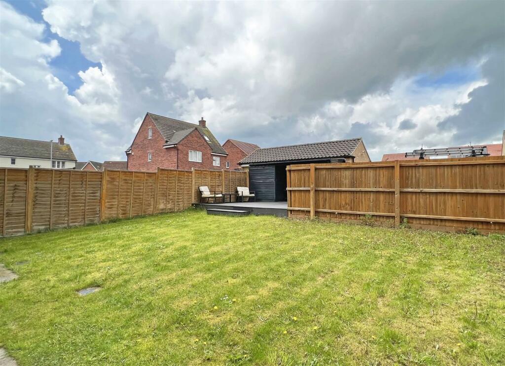 5 bedroom detached house for sale in Tanton Road, Flitch Green, Dunmow, CM6