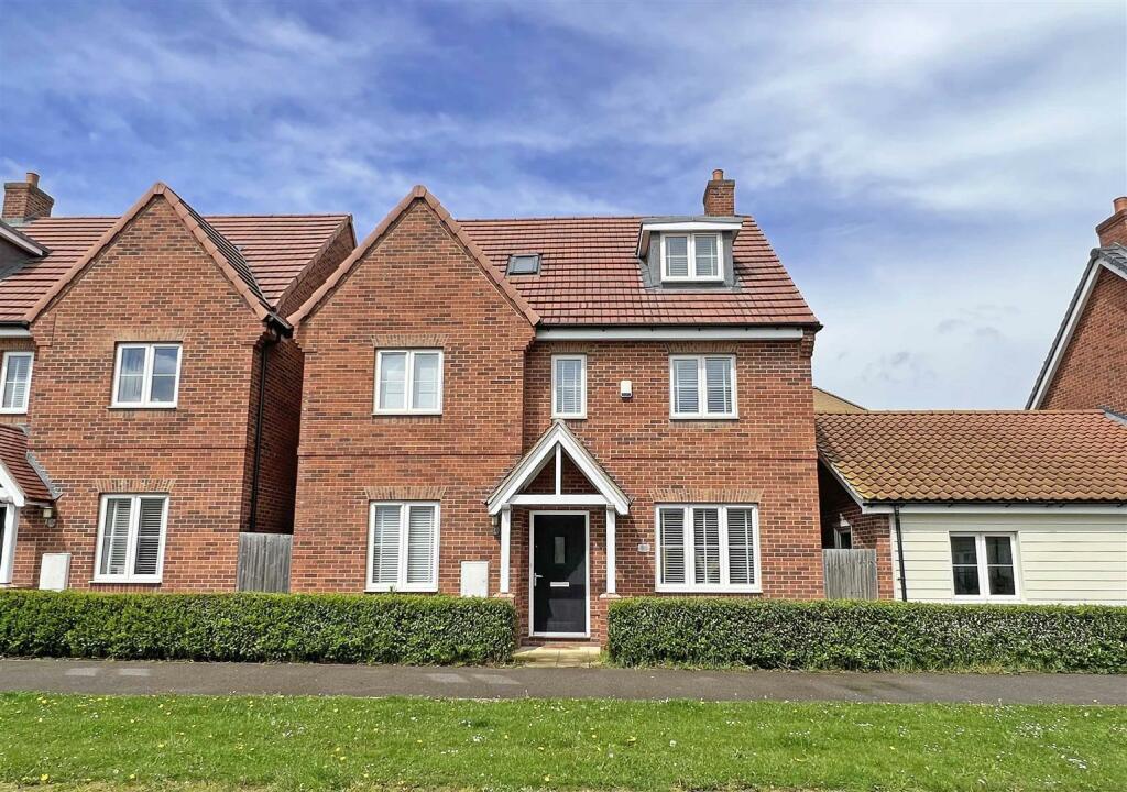 5 bedroom detached house for sale in Tanton Road, Flitch Green, Dunmow, CM6