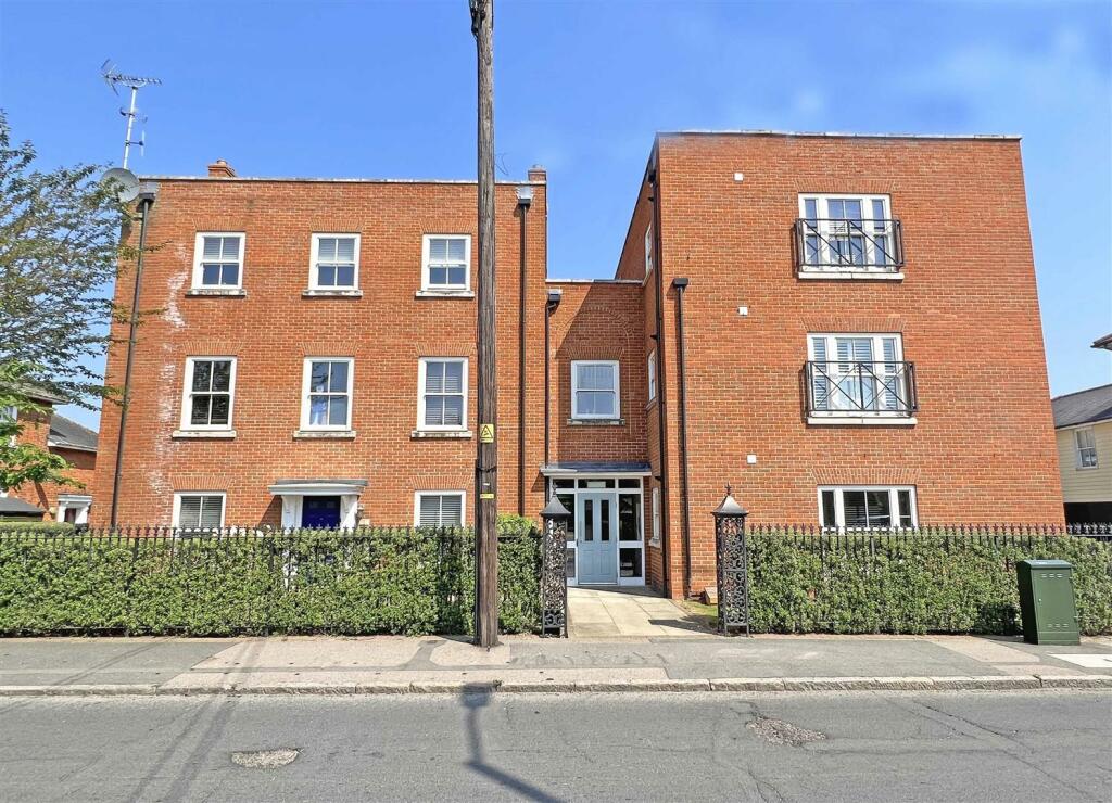 2 bedroom apartment for sale in The Street, Rayne, Braintree, CM77