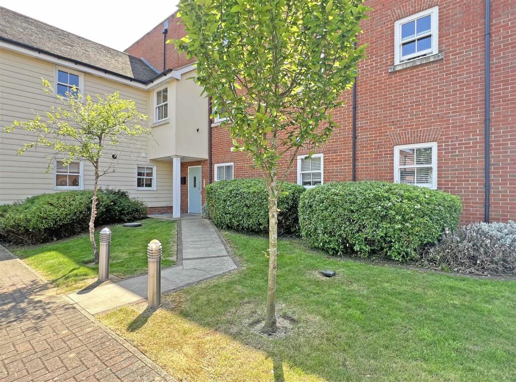2 bedroom apartment for sale in The Street, Rayne, Braintree, CM77