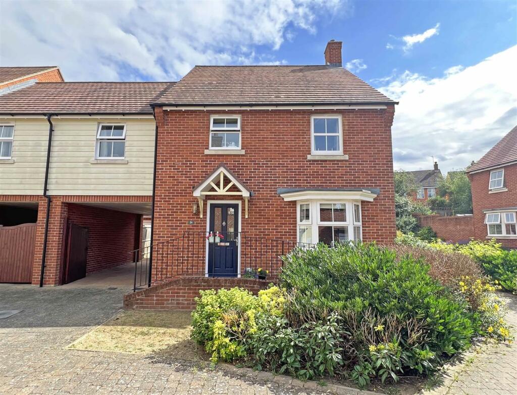 4 Bedroom Link Detached House For Sale In Williams Drive Braintree Cm7