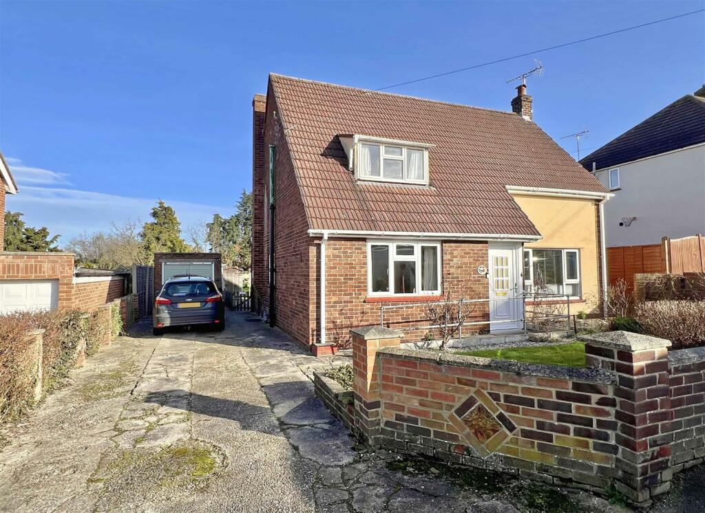 3 bedroom detached house for sale in Kent Gardens, Braintree, CM7