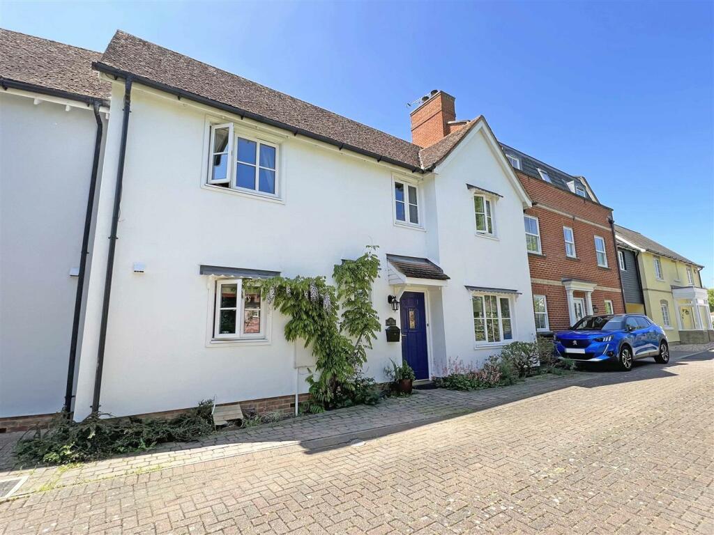 3 bedroom terraced house for sale in Constable Way, Black Notley