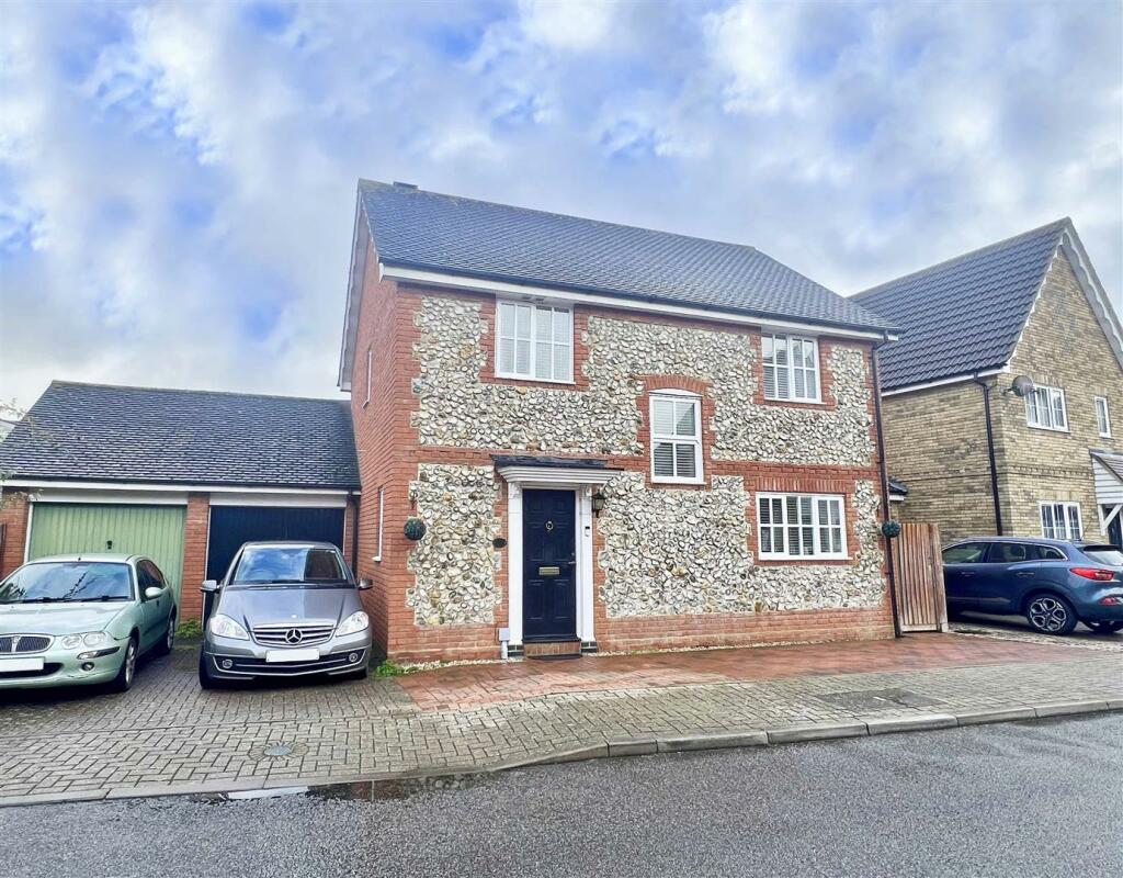 3 bedroom detached house for sale in Framlingham Way, Great Notley