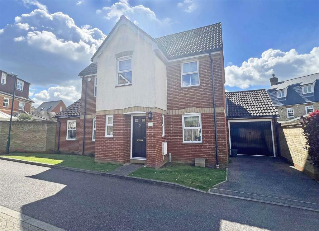 3 bedroom detached house for sale in Audley Close, Great Notley