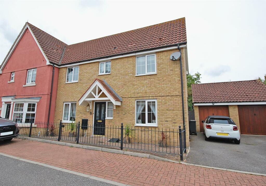 Main image of property: Thresher Rise, Braintree