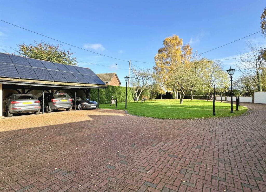 Additional property image - Gransmore Green, Felsted, Dunmow
