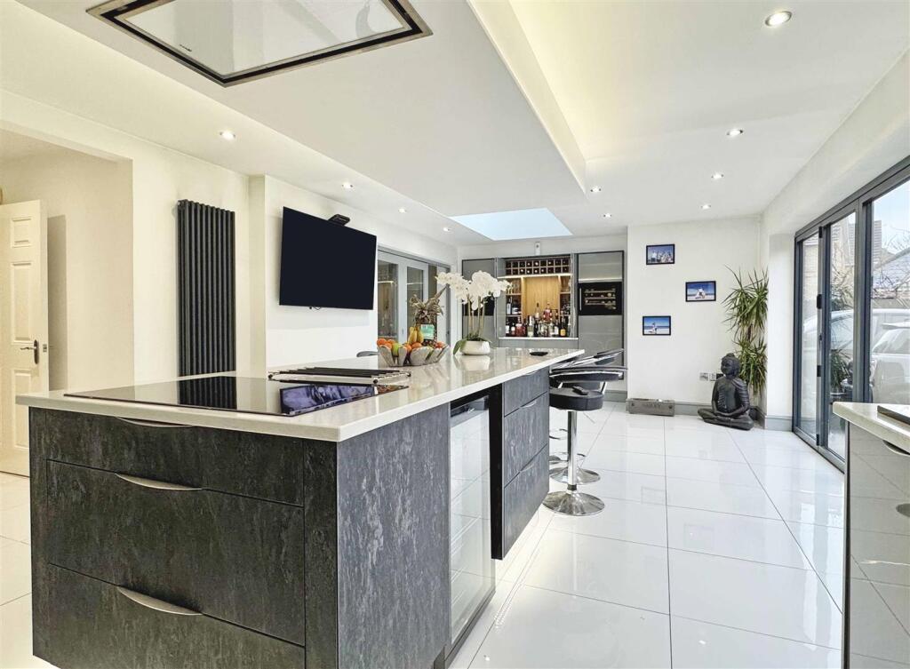 Additional property image - Pintail Crescent, Great Notley, Braintree
