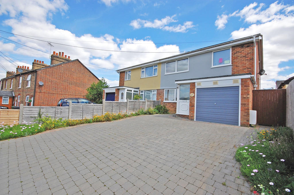 3 bedroom semidetached house for sale in Notley Road, Braintree, CM7
