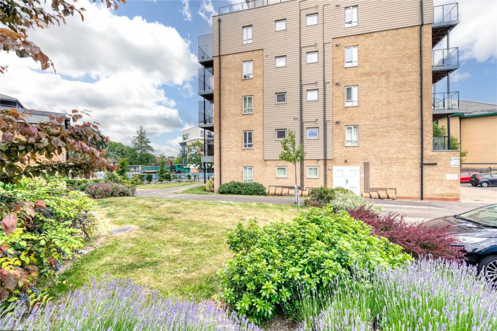 2 bedroom apartment for sale in Fleming Place, Bracknell, Berkshire, RG12