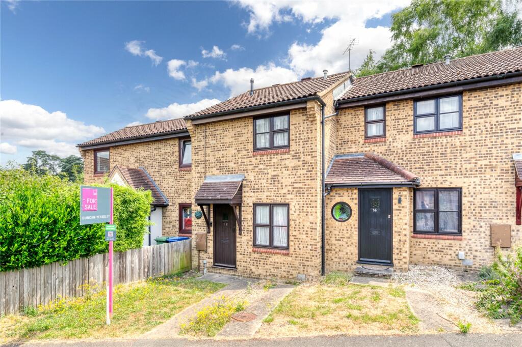 2 bedroom terraced house for sale in Pewsey Vale, Forest Park