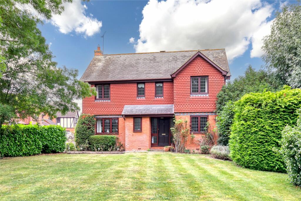 4 bedroom detached house for sale in Stevenson Drive, Binfield