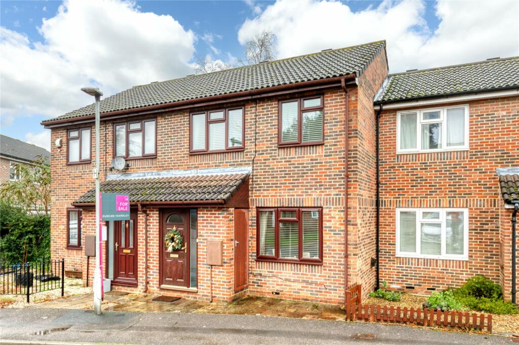 3 bedroom terraced house for sale in Mead, Forest Park, Bracknell, Berkshire, RG12
