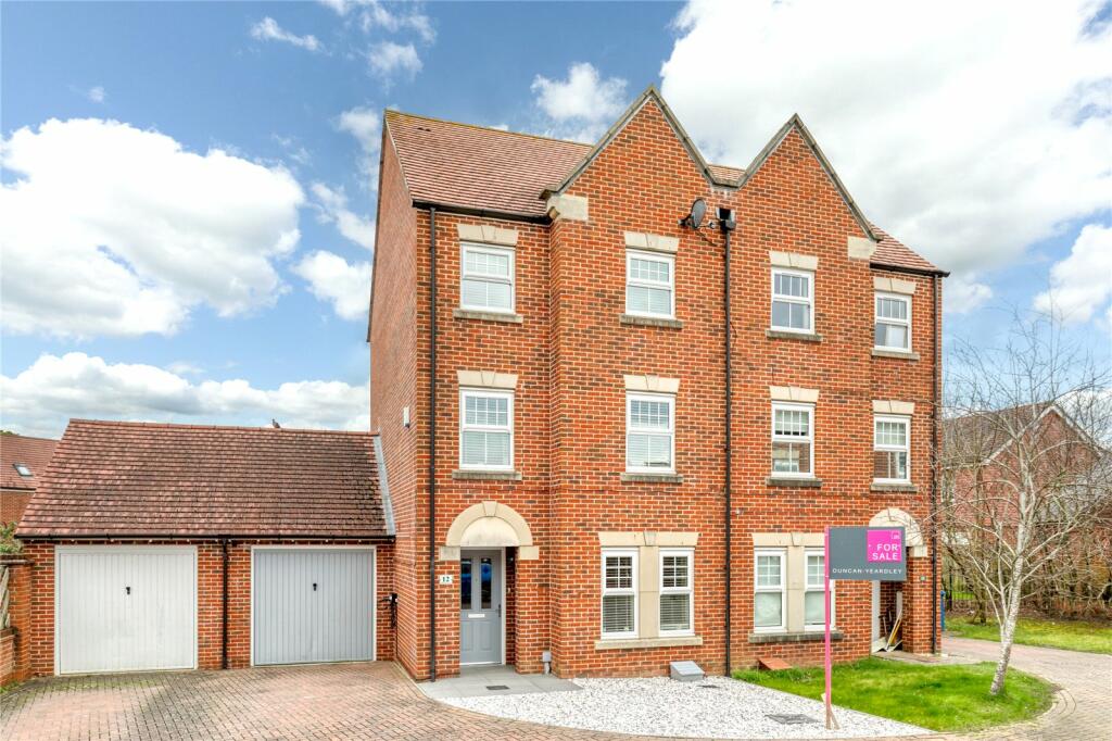 3 bedroom semidetached house for sale in Goldfinch Crescent,