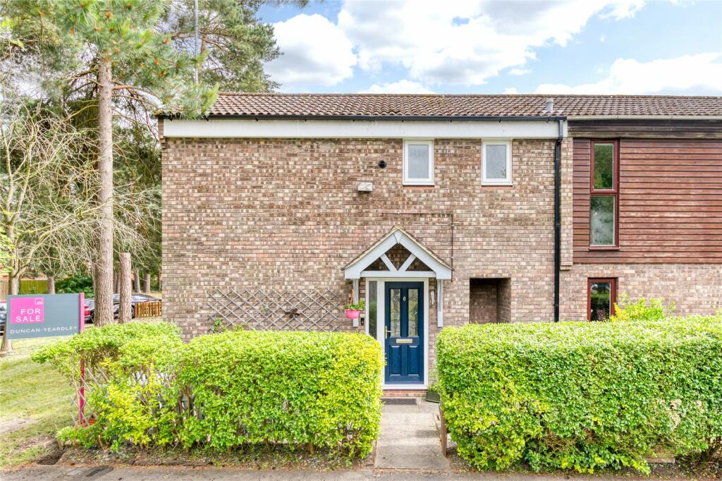2 bedroom end of terrace house for sale in Helmsdale, Bracknell