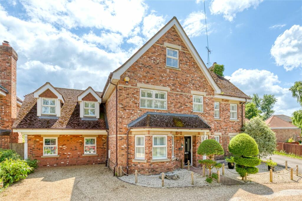 7 bedroom detached house for sale in Popeswood Road, Binfield