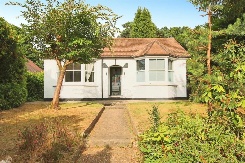 3 bedroom bungalow for sale in New Wokingham Road, Crowthorne